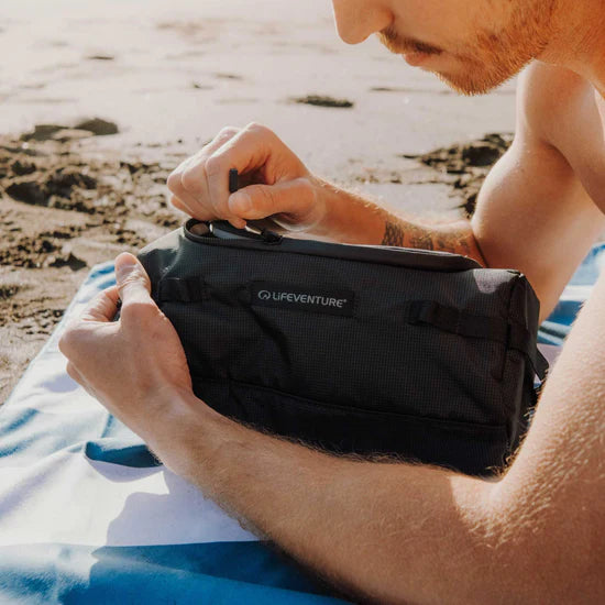 Lifeventure Barrel Wash Bag